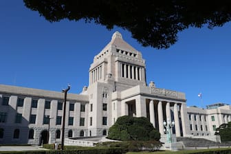 【政治】国会議員の月額歳費5万円増を当面凍結　歳費法改正案を提出へ　国民感情に配慮